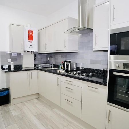 E2M Stays Lovely Apt Close To Ilford Station With Free Parking Екстер'єр фото