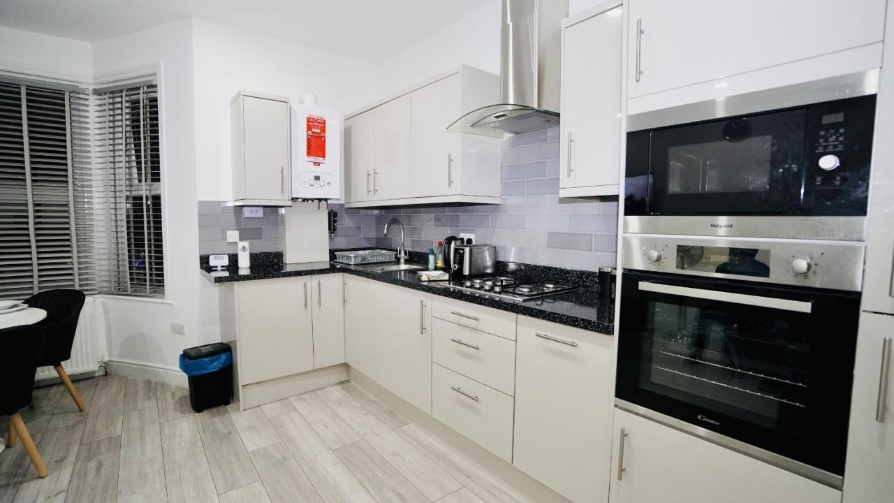 E2M Stays Lovely Apt Close To Ilford Station With Free Parking Екстер'єр фото