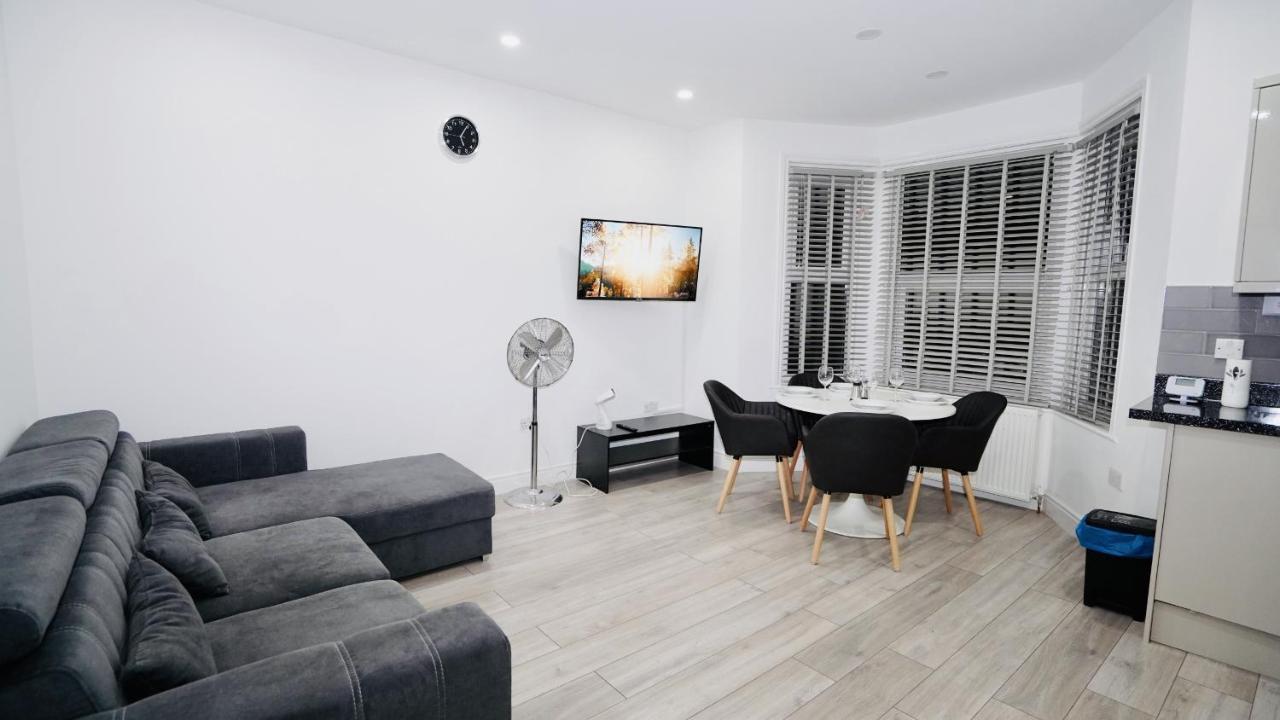 E2M Stays Lovely Apt Close To Ilford Station With Free Parking Екстер'єр фото