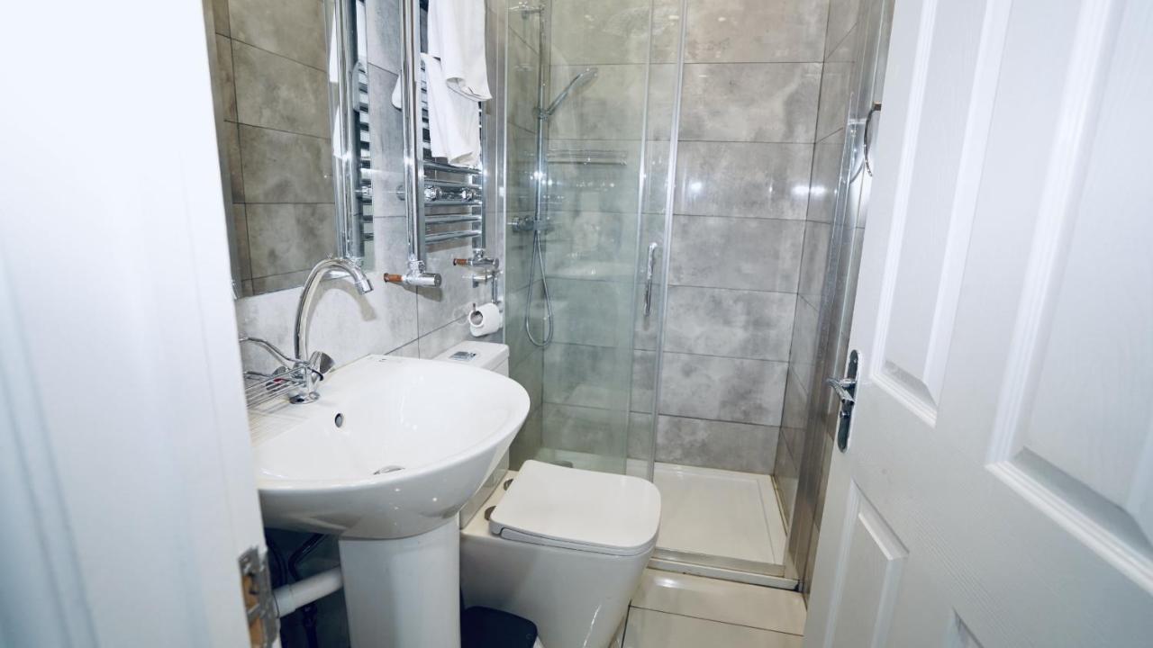 E2M Stays Lovely Apt Close To Ilford Station With Free Parking Екстер'єр фото